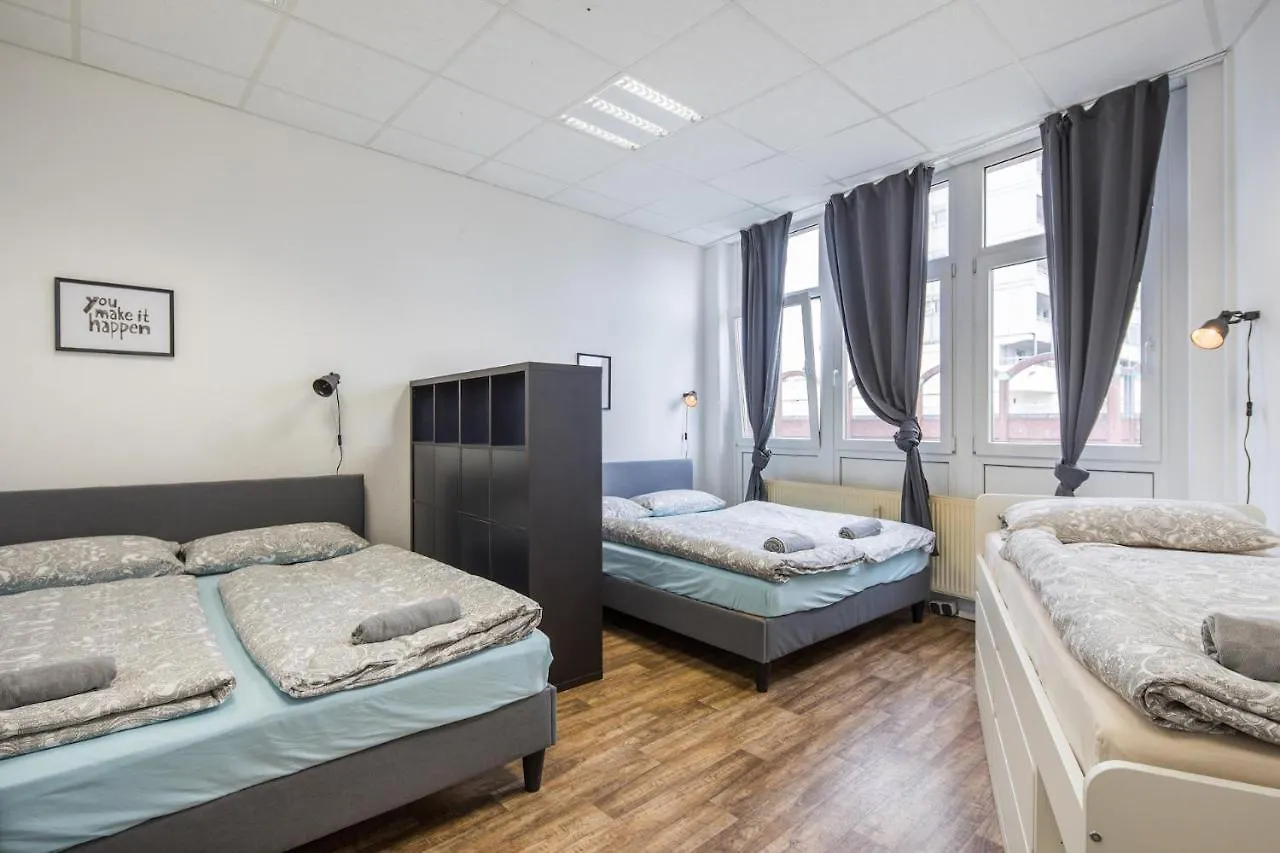 Spacious Apartment In Hamburg For 12