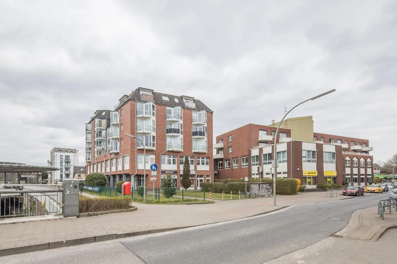 Spacious Apartment In Hamburg For 12