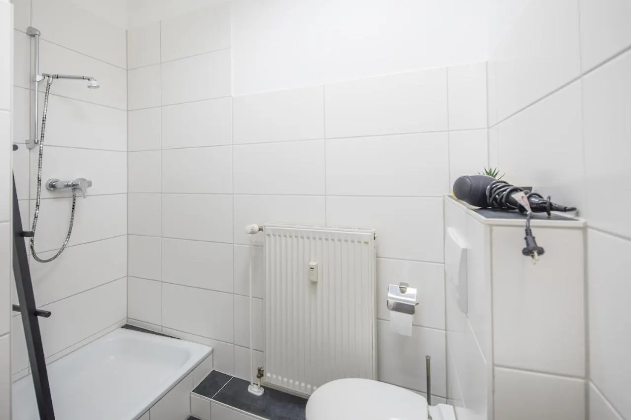 Spacious Apartment In Hamburg For 12