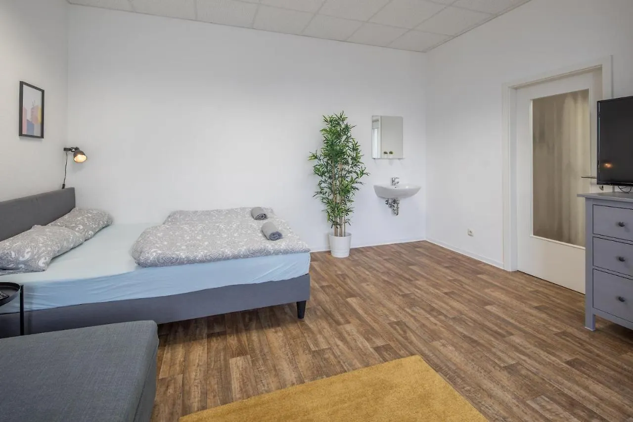 Spacious Apartment In Hamburg For 12